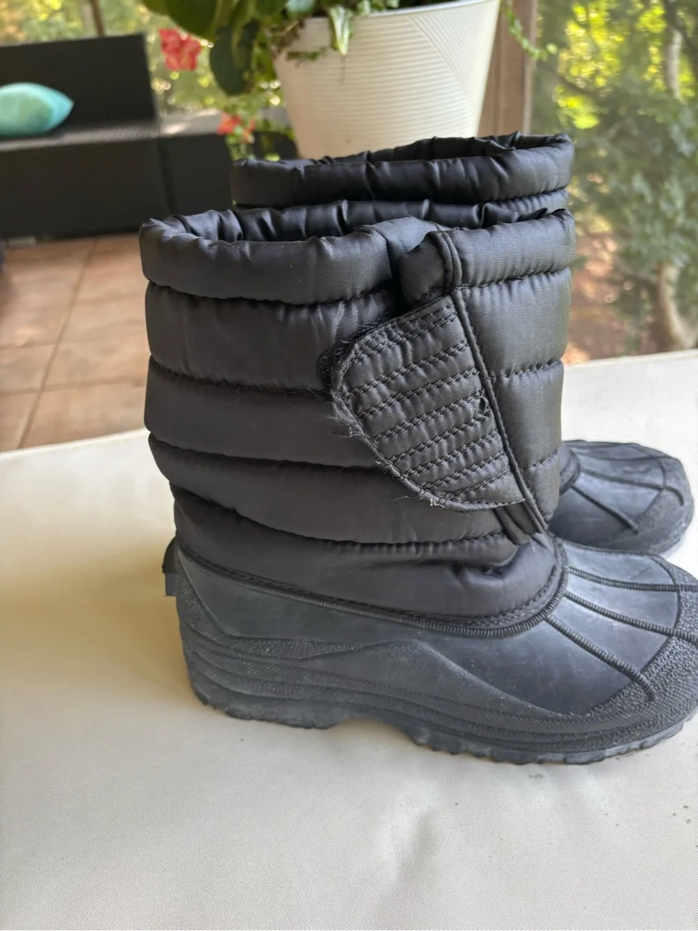 Snow boots